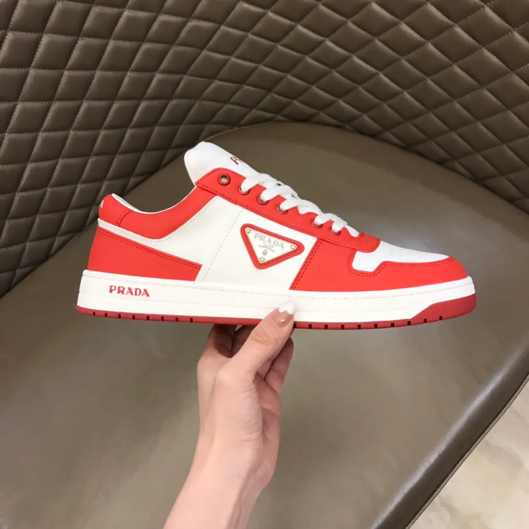 P380 Yuan 38-45 Prada Prada’s new men’s leather sports shoes, the highest version on the market, any comparison is welcome🆚! The original leather has excellent texture and is super high-end! Fetal sheep net lining imported from Italy, removable pad! Luxurious materials and fine workmanship, highly recommended!
